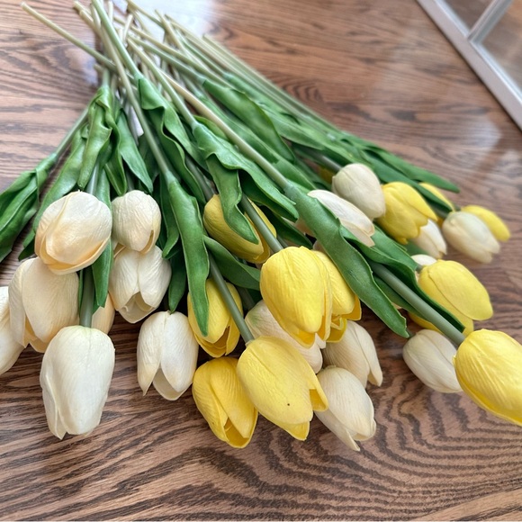 Tulips Artificial Flowers Real Touch Wedding/Party Decor 37 Pieces Yellow - Picture 3 of 16